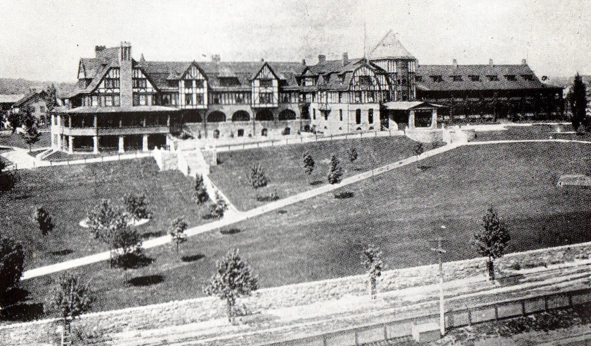 Hotel Roanoke's Victorian Wings