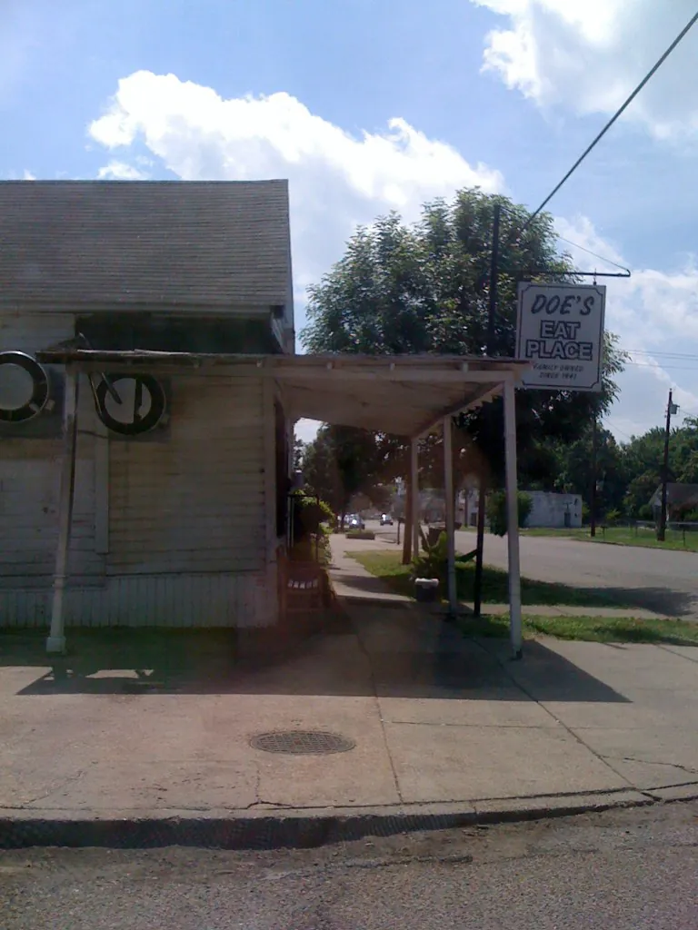 Doe's Eat Place — historical photo