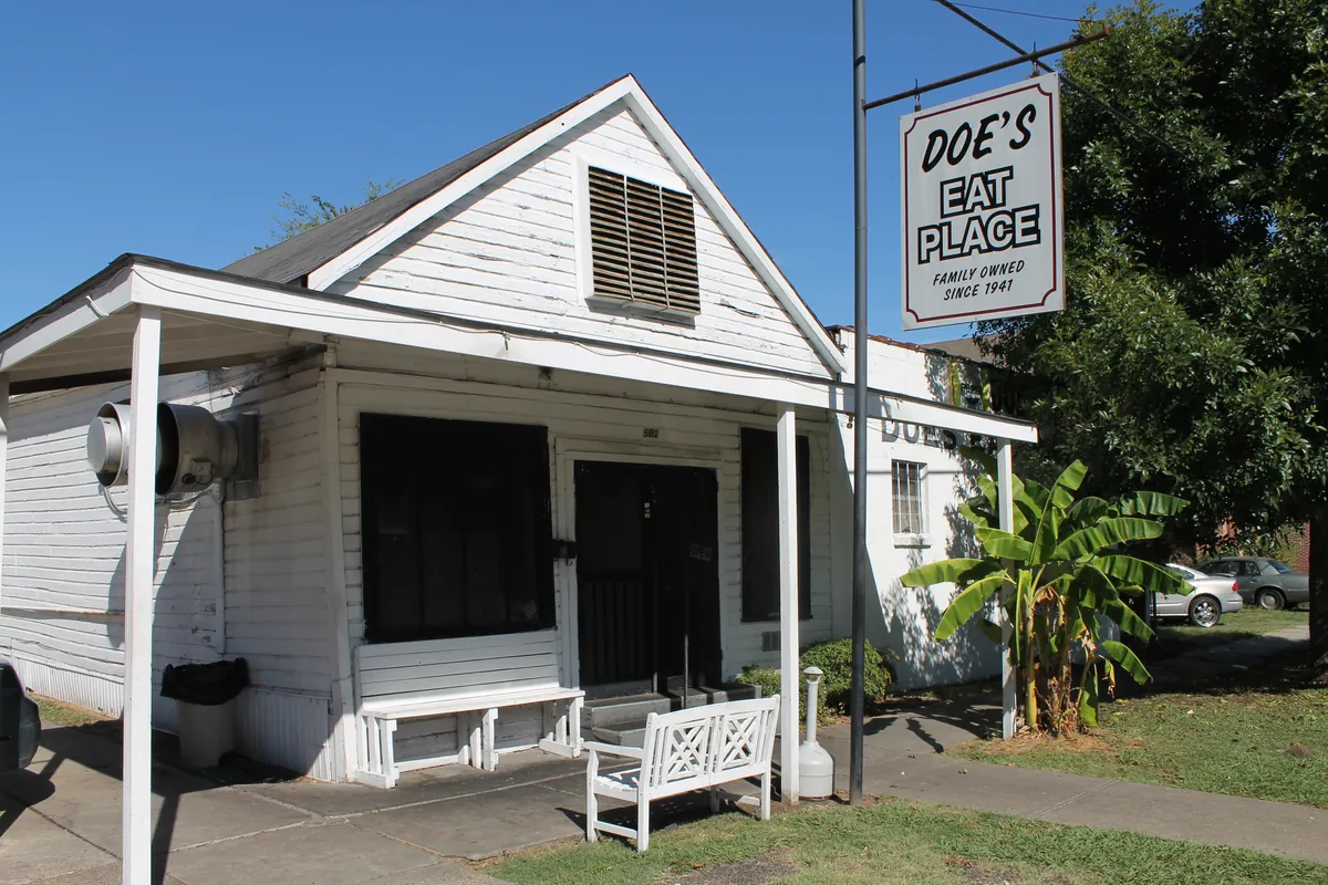 Doe's Eat Place — historical photo