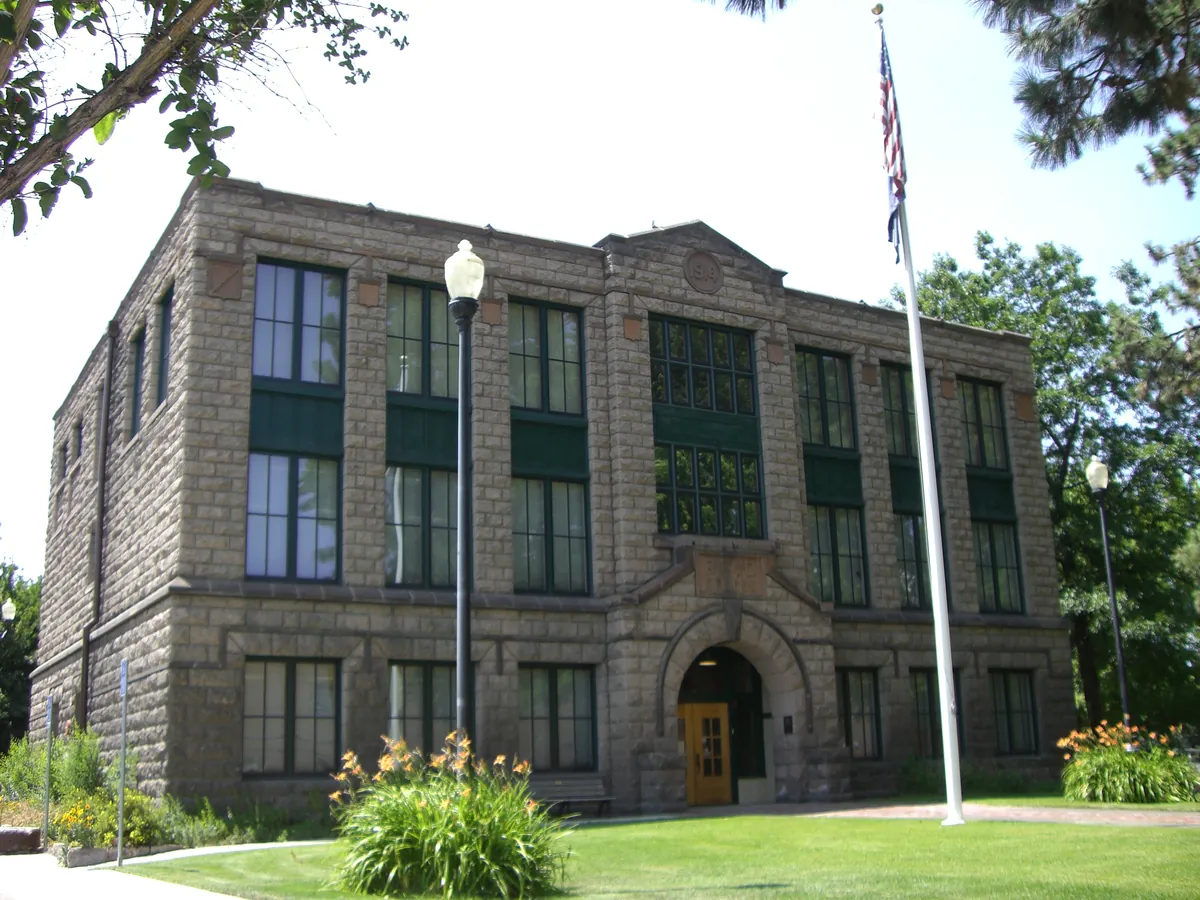 Deschutes Historical Museum (Reid School)