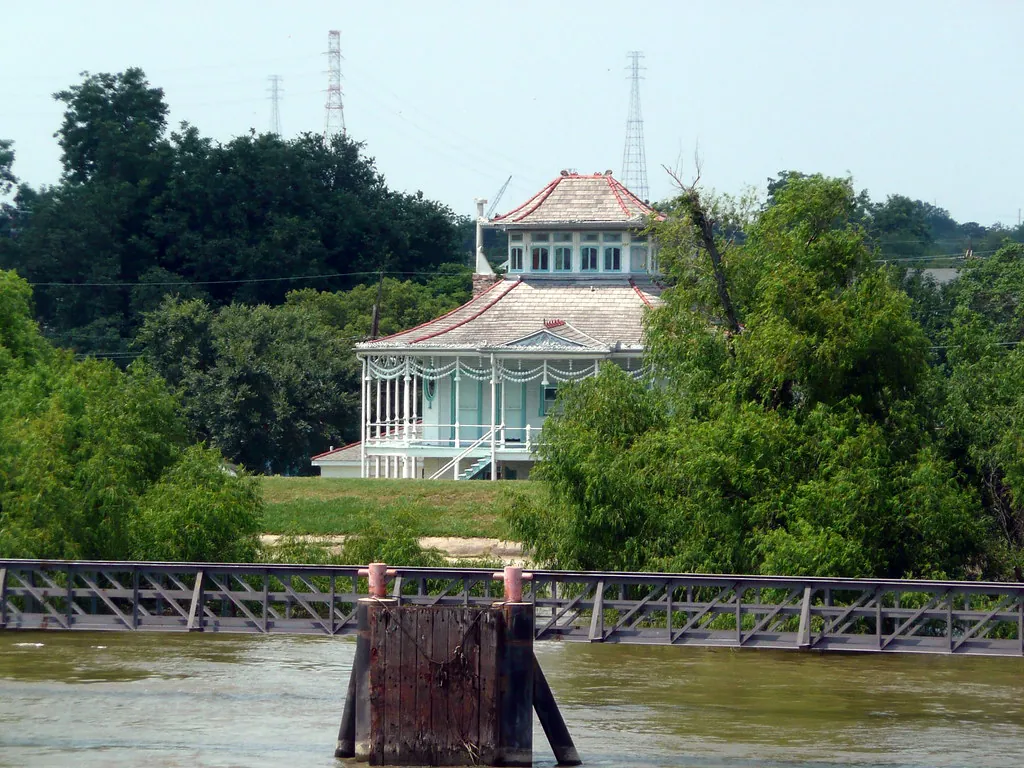 Doullut Steamboat Houses