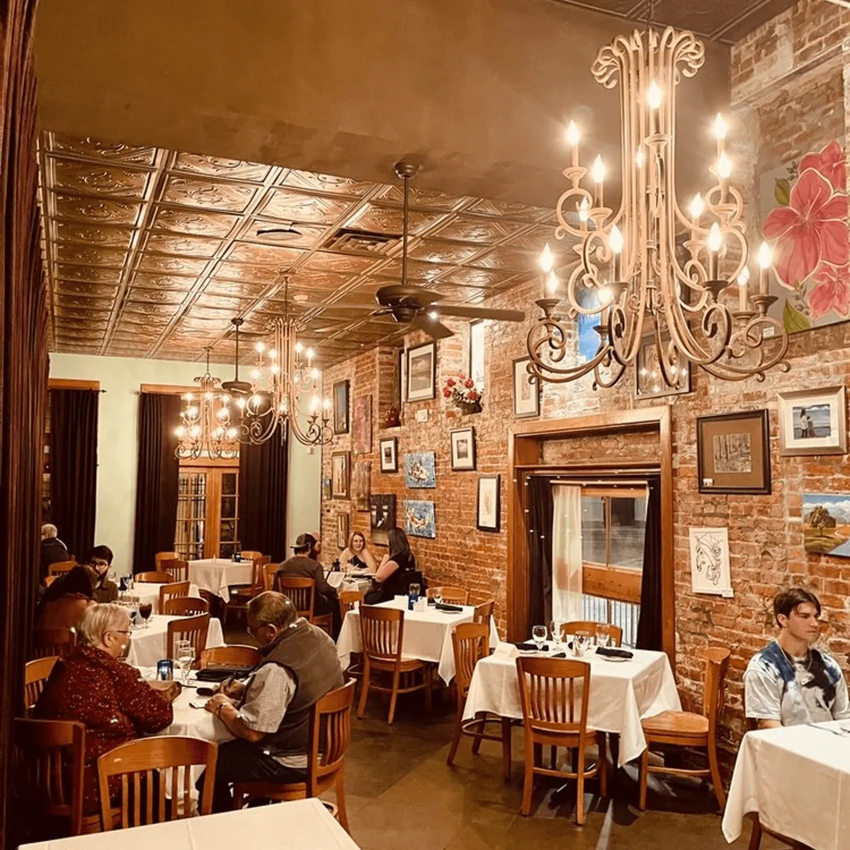 Pujo Street Café
