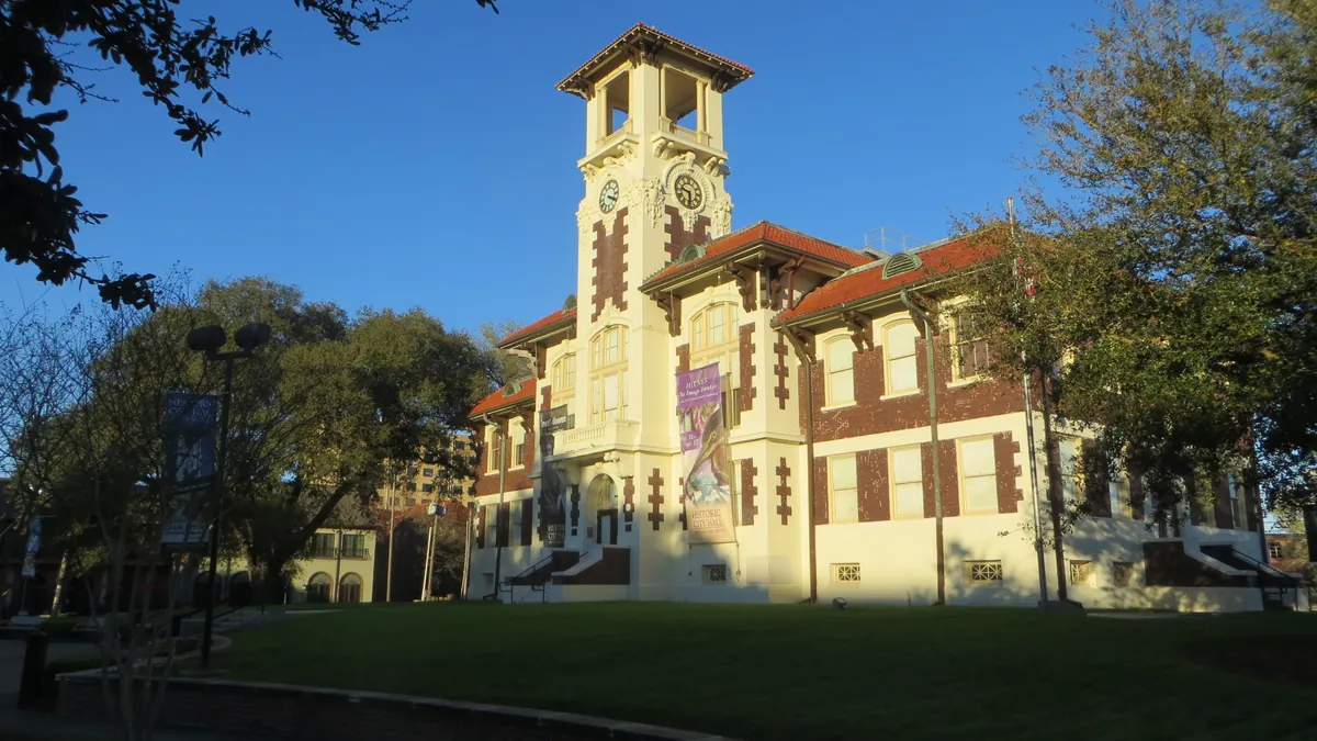1911 Historic City Hall Arts & Cultural Center