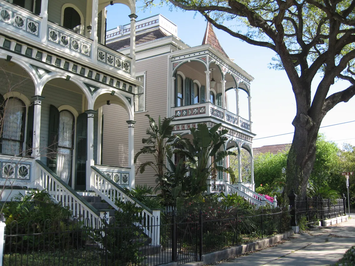Galveston's Historic Broadway Avenue (Avenue J) Mansions Corridor