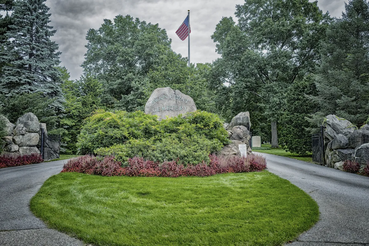 Swan Point Cemetery