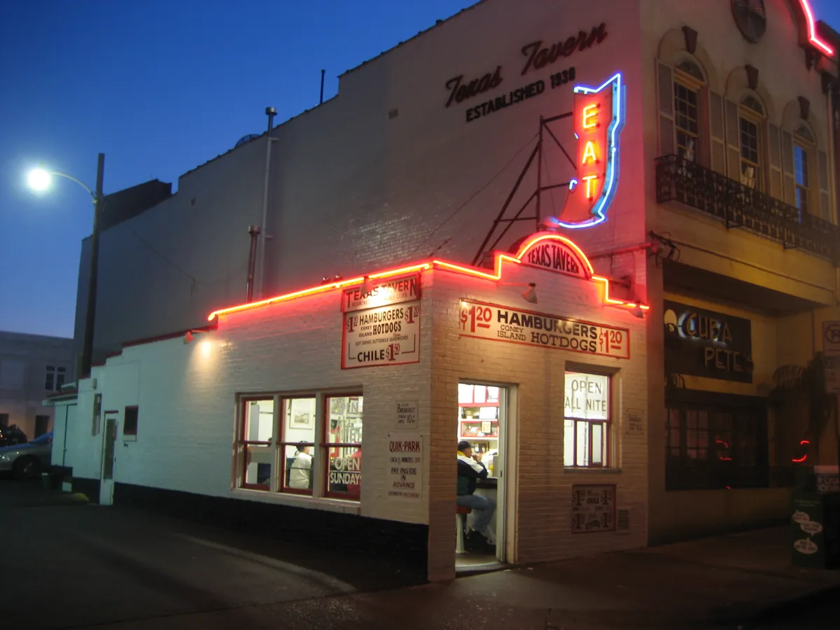Texas Tavern — Roanoke's 10-Seat Diner Since 1930