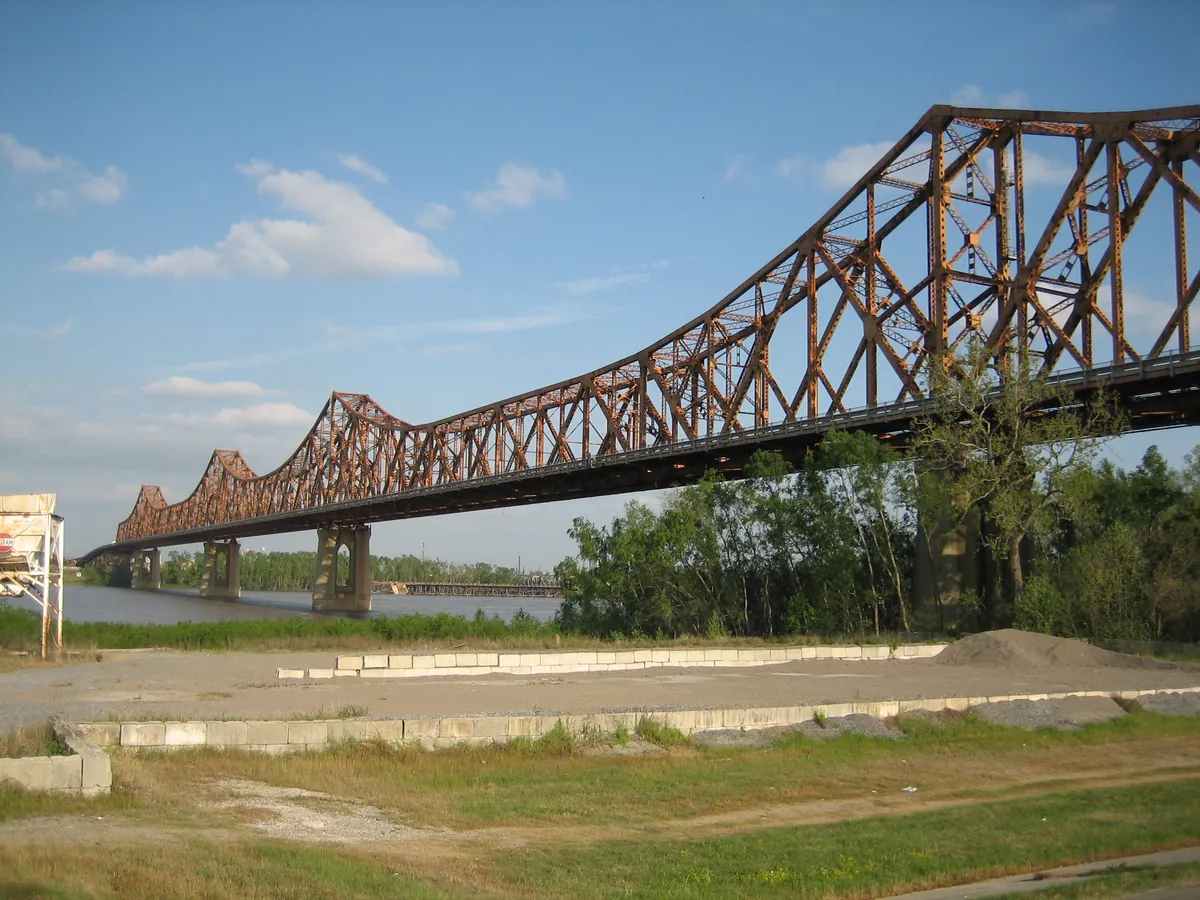 Huey P. Long Bridge — historical photo