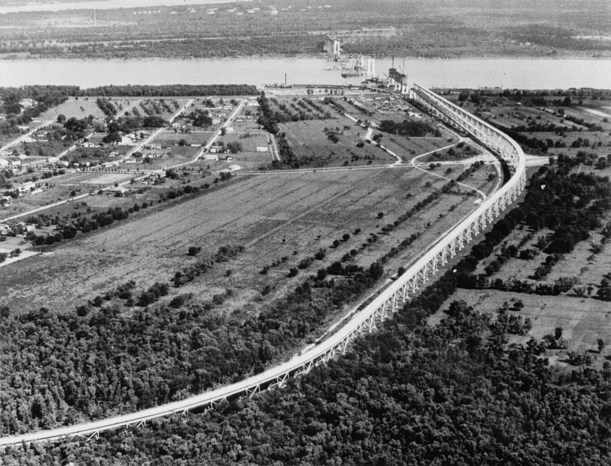 Huey P. Long Bridge — historical photo