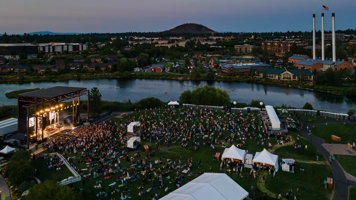 Les Schwab Amphitheater