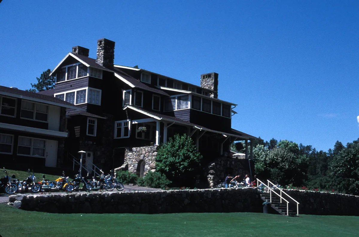 Custer State Park Resort (State Game Lodge)