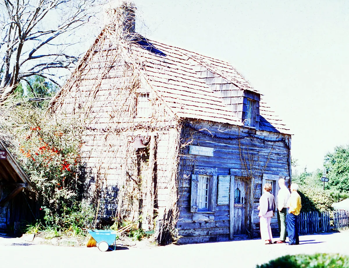 Oldest Wooden Schoolhouse (historical)