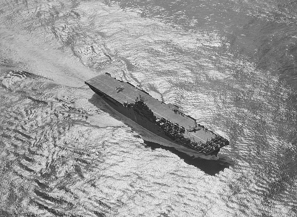 USS Yorktown (CV-10) — historical photo